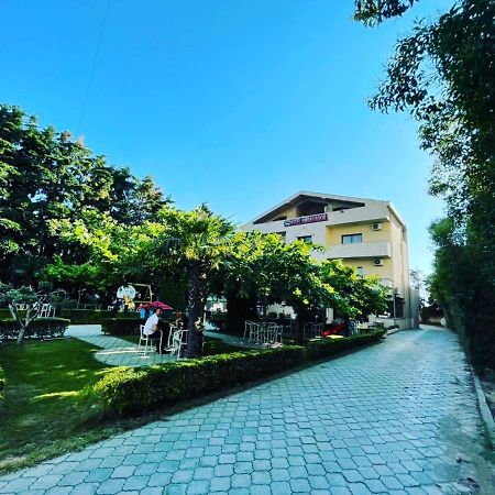 Hotel Ambasador Garden Lezhë Extérieur photo