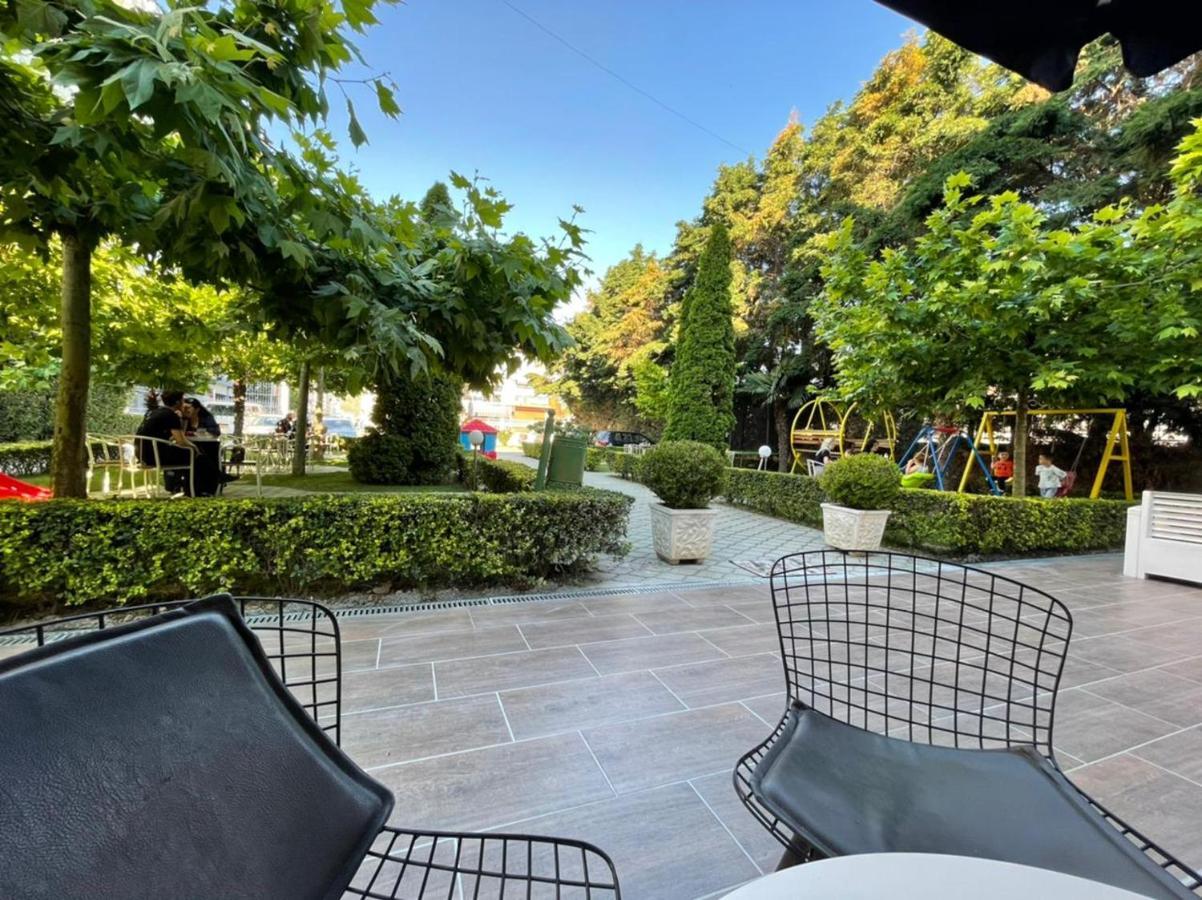 Hotel Ambasador Garden Lezhë Extérieur photo