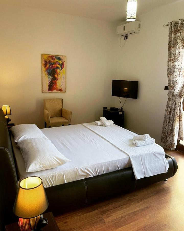 Hotel Ambasador Garden Lezhë Extérieur photo