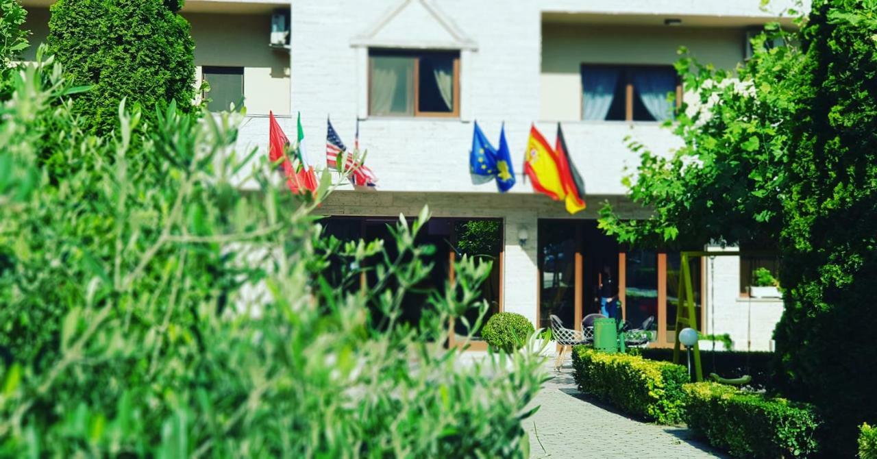 Hotel Ambasador Garden Lezhë Extérieur photo
