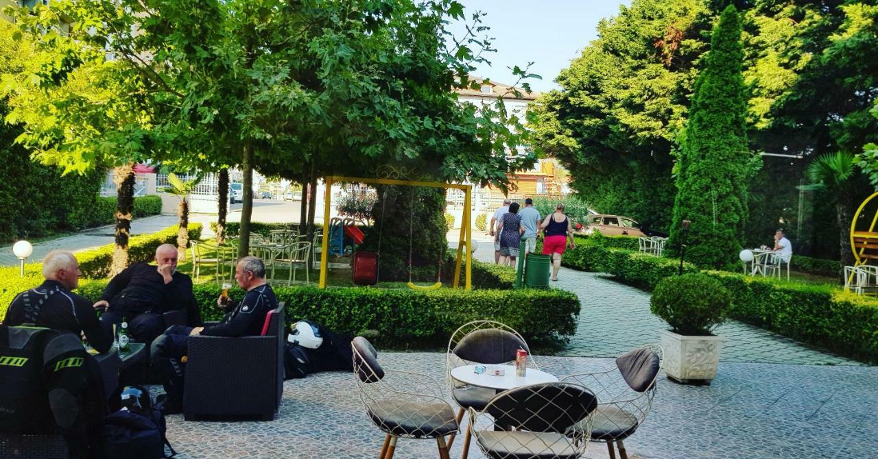 Hotel Ambasador Garden Lezhë Extérieur photo